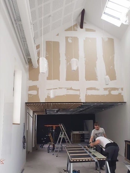 Habillage mur et plafond en tasseaux bois - OMADA Architectes, ENSAM
