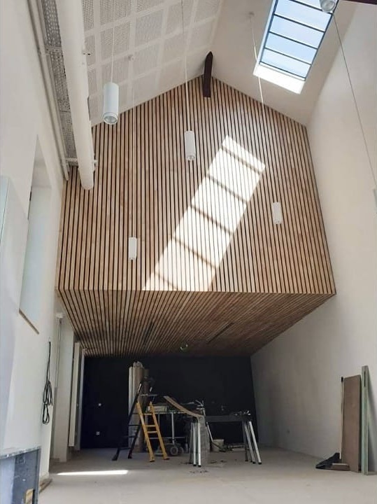Habillage mur et plafond en tasseaux bois - OMADA Architectes, ENSAM