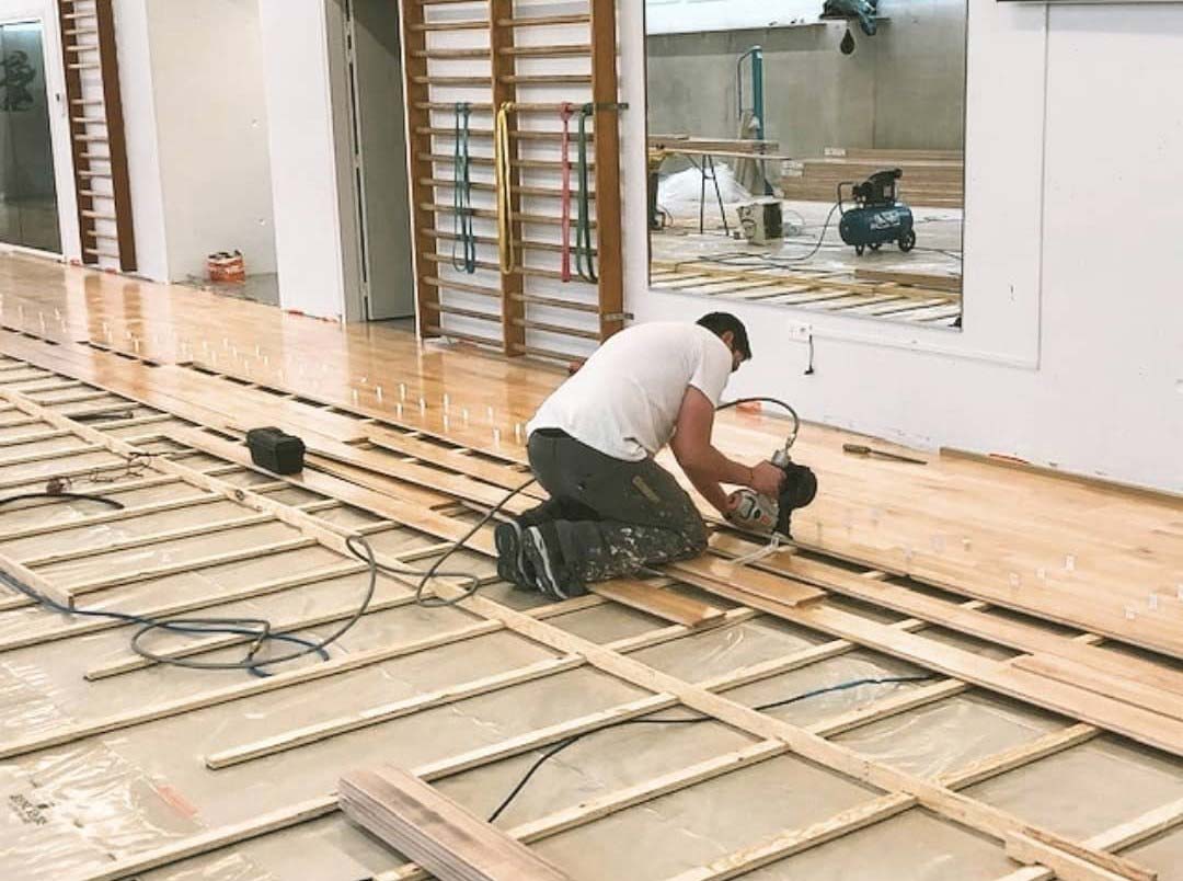 Parquet d'une salle de sport, cloué